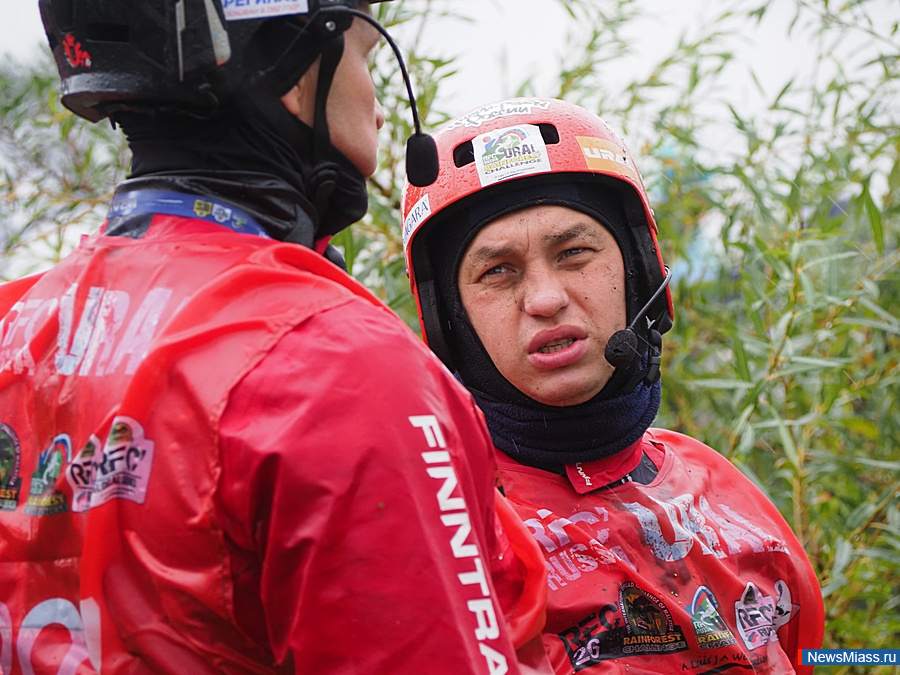 ��������� "����" ������ ����-����� � �����. ������ ������ �������� � ����� ��������, �������������� ��������� "����", ��������� "������" �� ������������� �� ����-������ "��������� �����"