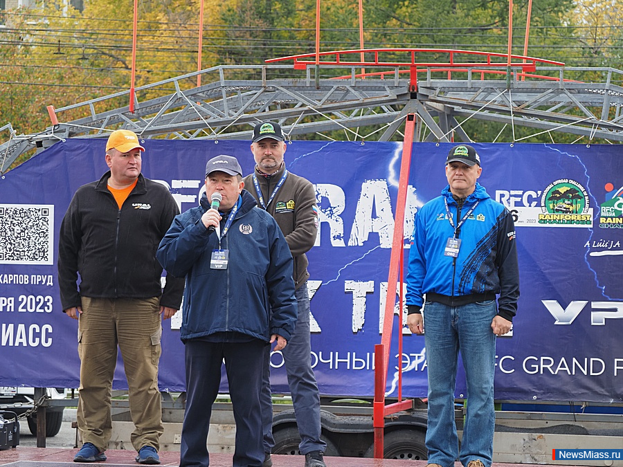 ��������� "����" ������ ����-����� � �����. ������ ������ �������� � ����� ��������, �������������� ��������� "����", ��������� "������" �� ������������� �� ����-������ "��������� �����"