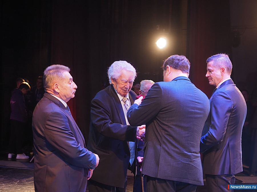 � ������ ���������� ������������� �������� � ����� 250-����� ������. ���������� �����������, ����� ������������, ������� � �������-��������� � ������� - ��� ����� ������� 250-������ ������