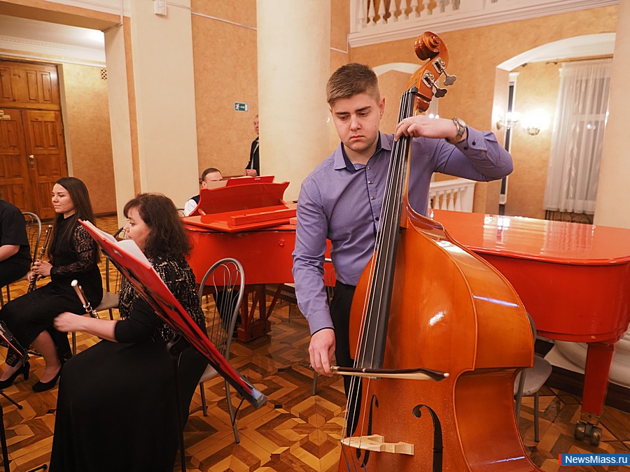 � ������ ���������� ������������� �������� � ����� 250-����� ������. ���������� �����������, ����� ������������, ������� � �������-��������� � ������� - ��� ����� ������� 250-������ ������