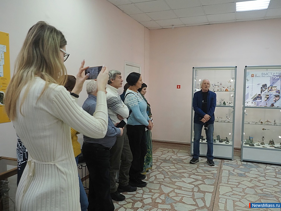 " -"    .            4