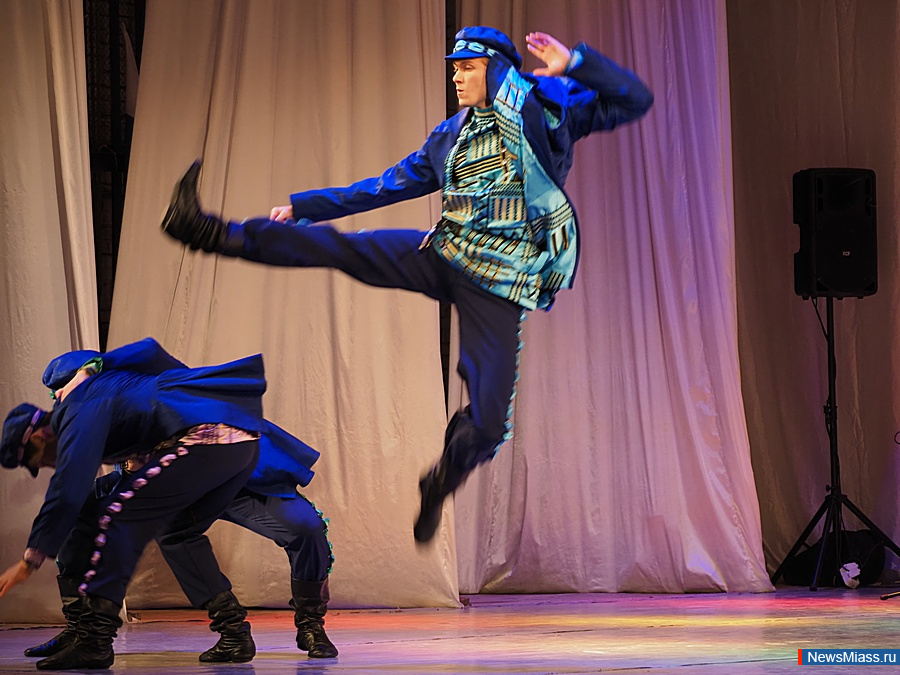 ,    .  ,     8 ,     " "   ""