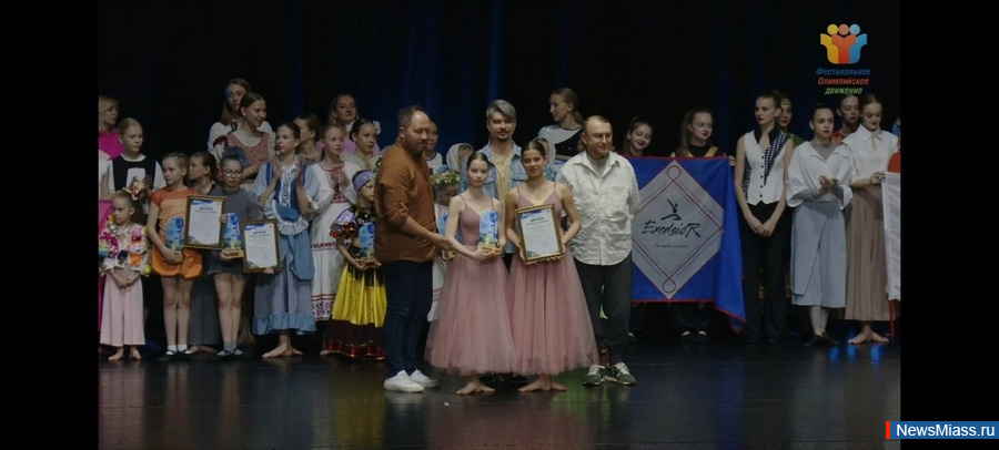  ""   .             "ART ARENA"