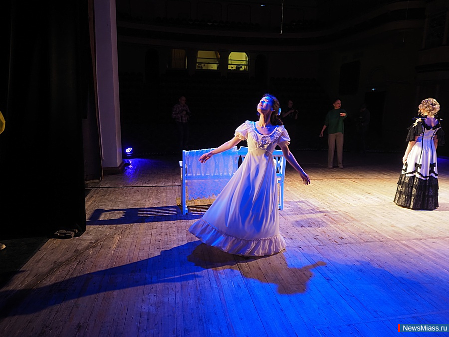 ������� ������ ������� "����� � �������" � �������-������� "������". ����� ��������� �������� �������� ������������ ���������� ����� ������� � �������