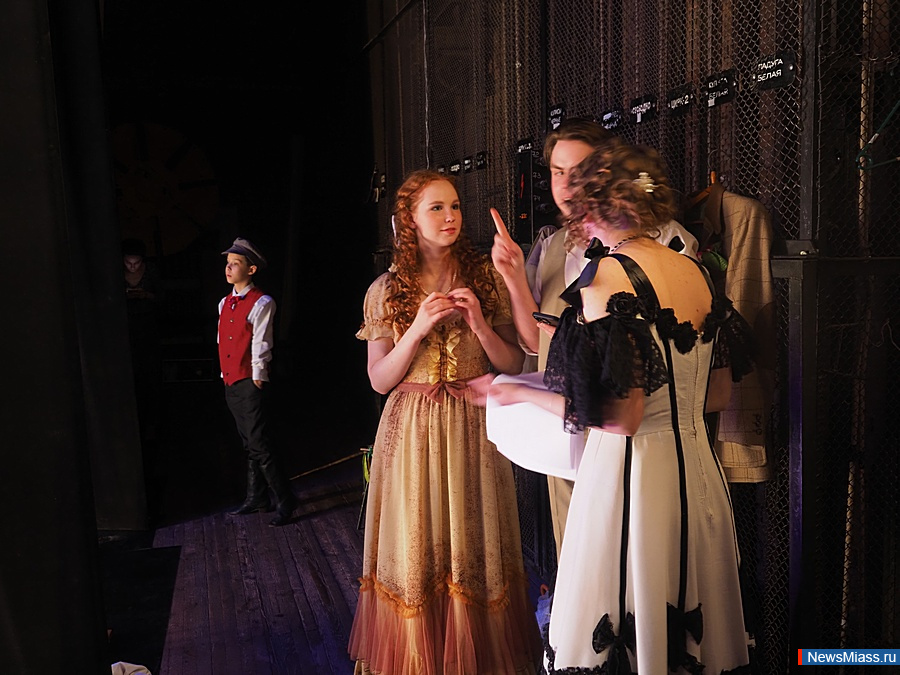 ������� ������ ������� "����� � �������" � �������-������� "������". ����� ��������� �������� �������� ������������ ���������� ����� ������� � �������