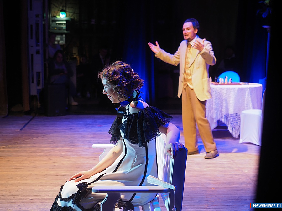 ������� ������ ������� "����� � �������" � �������-������� "������". ����� ��������� �������� �������� ������������ ���������� ����� ������� � �������