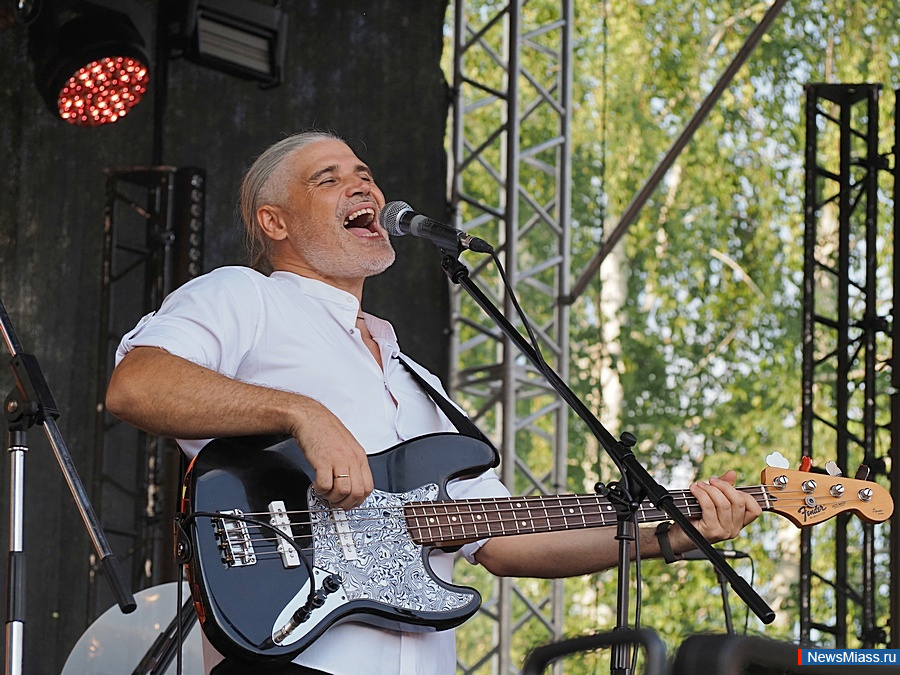 ����� � �������� ������� ���� �������� "������". ��������� "����" ������� ������� ������ ������� ������� � ����� 80-����� �� ��� ������� ������� ����������