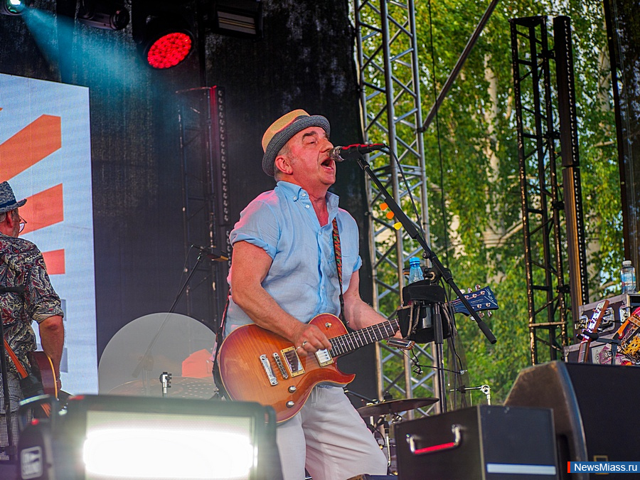 ����� � �������� ������� ���� �������� "������". ��������� "����" ������� ������� ������ ������� ������� � ����� 80-����� �� ��� ������� ������� ����������