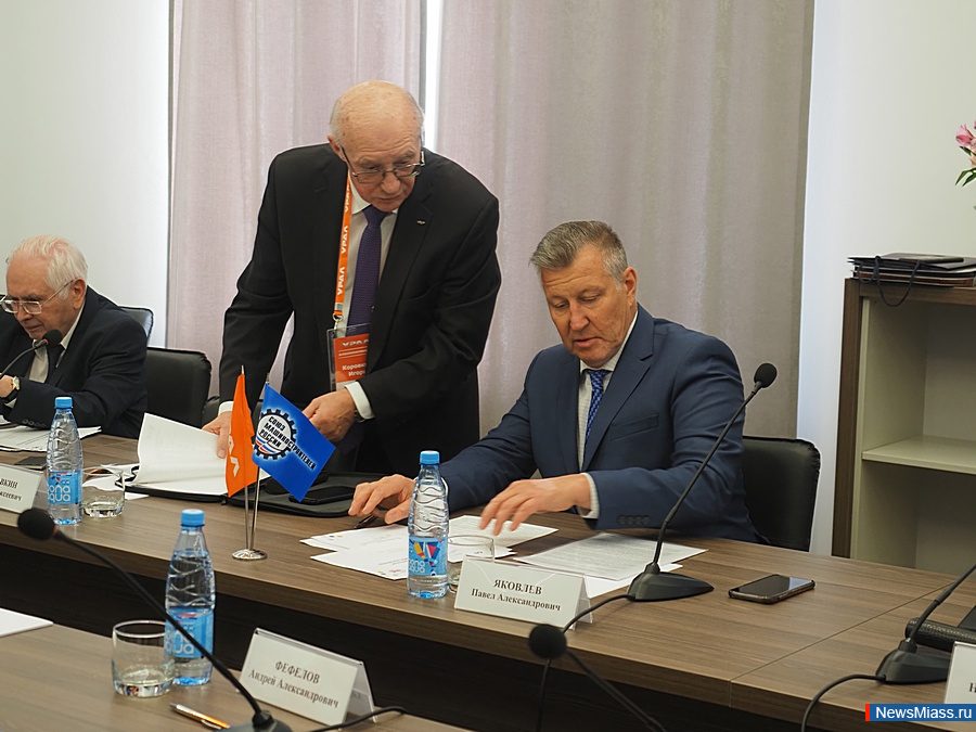 ������������� ������ ������ �������� � ������ � ������. ��������� "����" ����������� ������������ ��� ���������������, �� ������� ��������� ���������� ������� �� ������ �������� ������