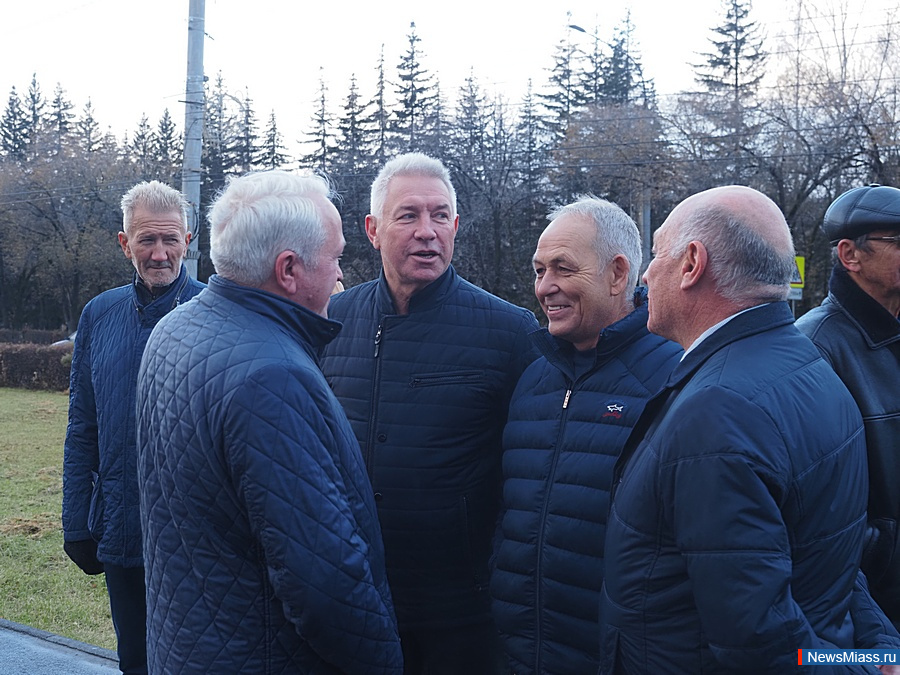   .      XXX - ,  100-  .. 