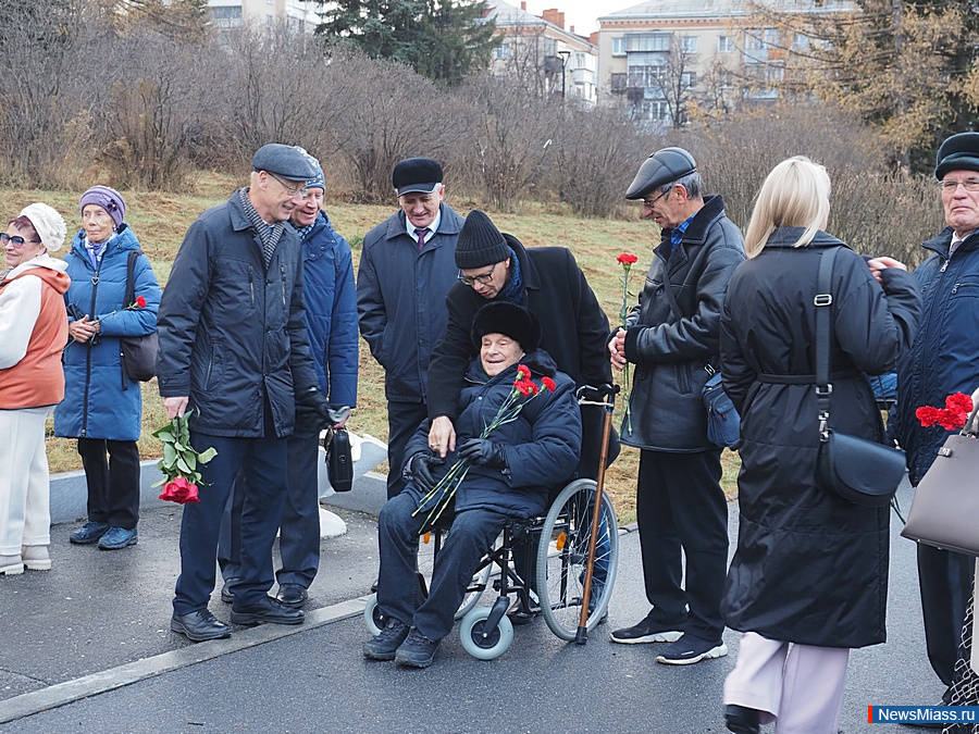   .      XXX - ,  100-  .. 