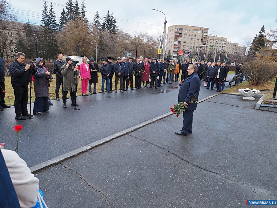   .      XXX - ,  100-  .. 