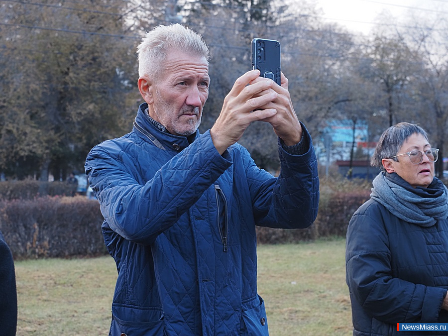   .      XXX - ,  100-  .. 