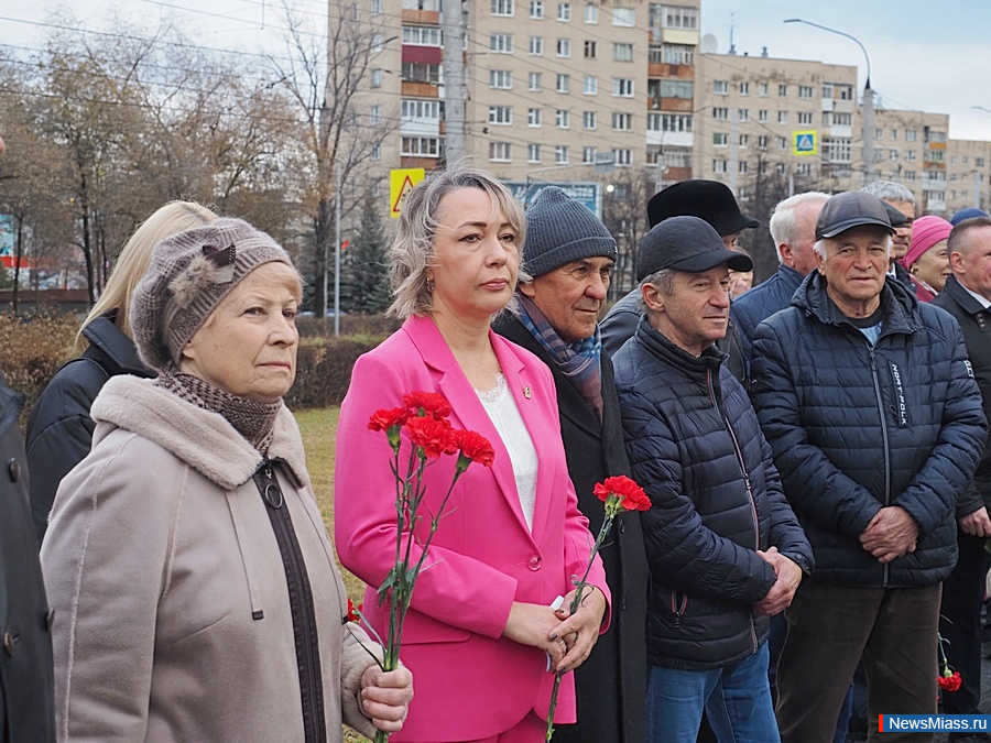   .      XXX - ,  100-  .. 