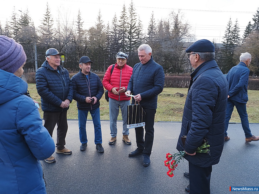   .      XXX - ,  100-  .. 