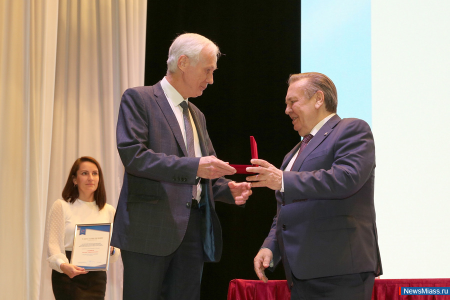   .      XXX - ,  100-  .. 