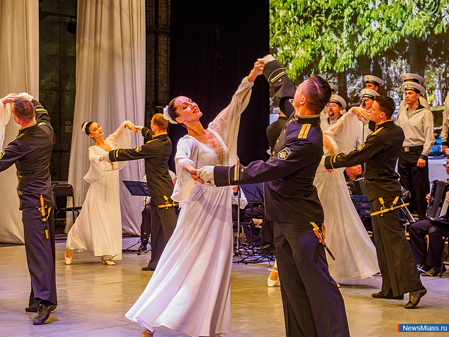   .      XXX - ,  100-  .. 