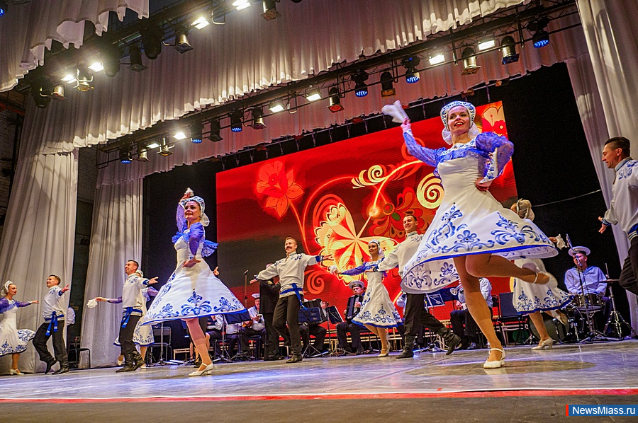   .      XXX - ,  100-  .. 