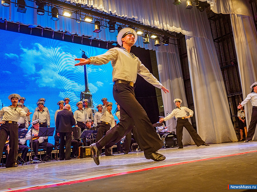   .      XXX - ,  100-  .. 