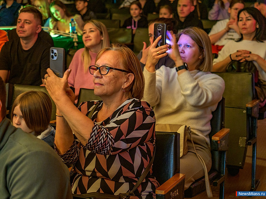   " -  !"   .       19      , ,    