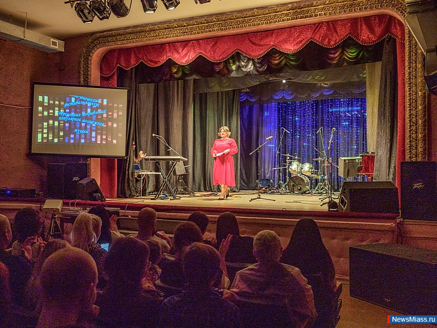   " -  !"   .       19      , ,    