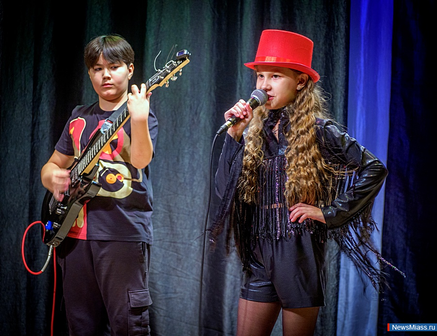   " -  !"   .       19      , ,    