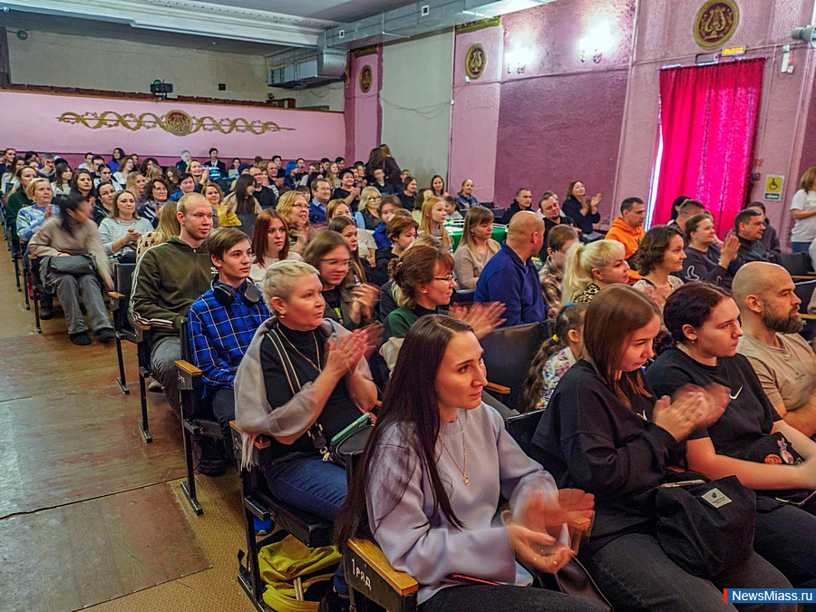   " -  !"   .       19      , ,    