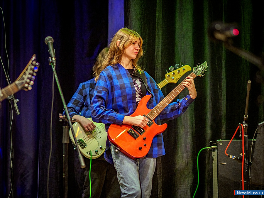   " -  !"   .       19      , ,    