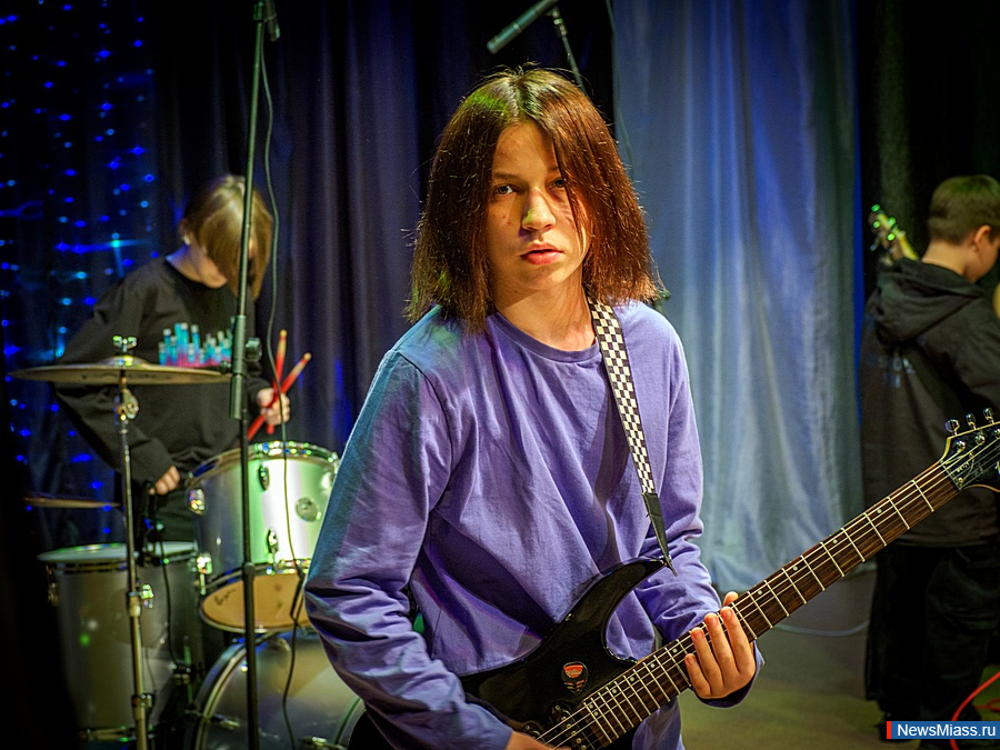   " -  !"   .       19      , ,    