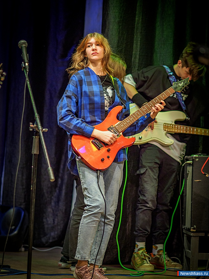   " -  !"   .       19      , ,    