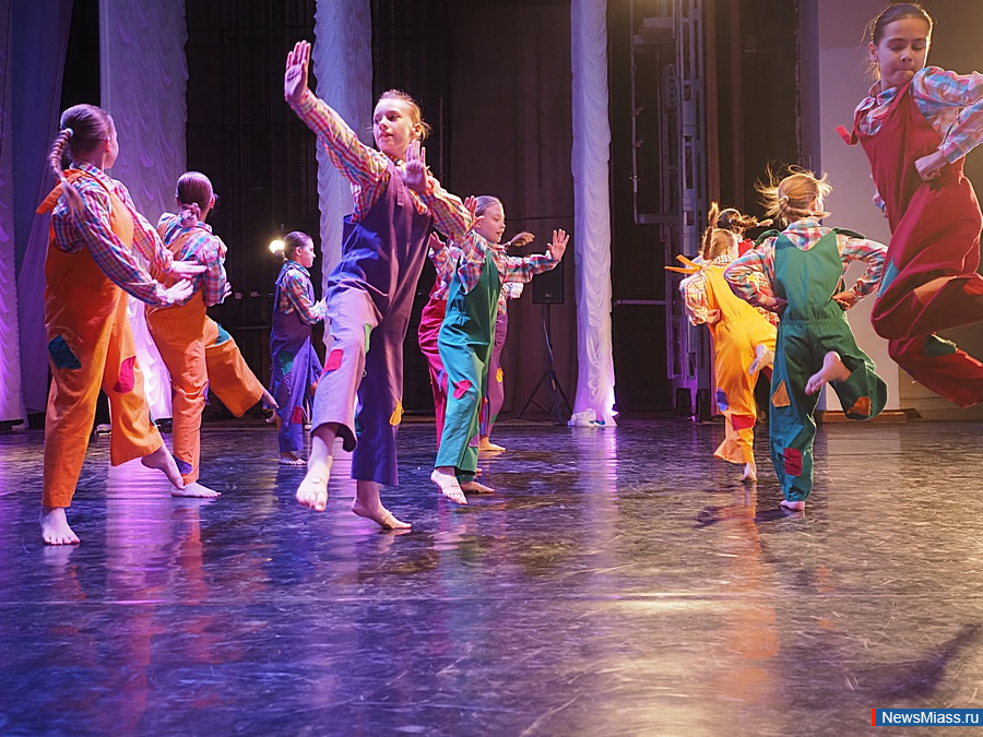 ��������� ������� "ZoV �����" ������ � ������. � �������� ����������������� ���������� ������� ������� ���������� �� ������� ����������� �������, � ����� ��� � �������������