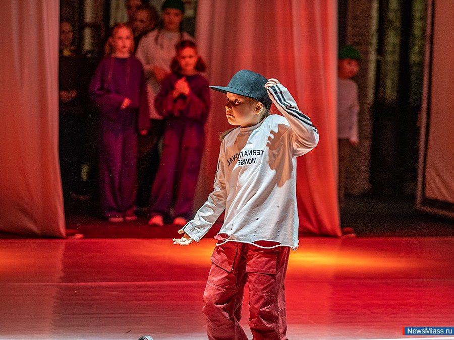 "Dance news"     .         " "