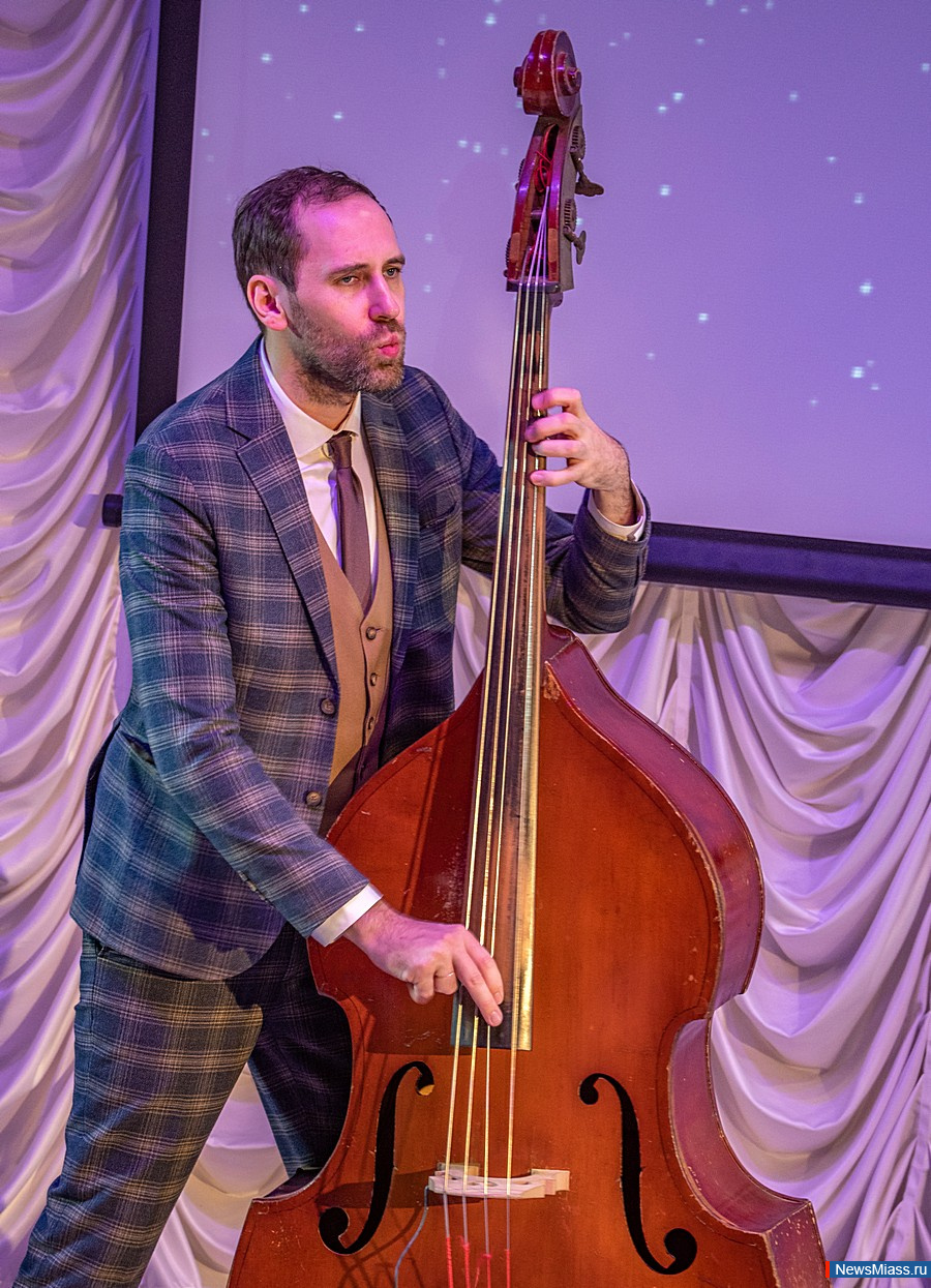 "   "   .       "Newzette"  -