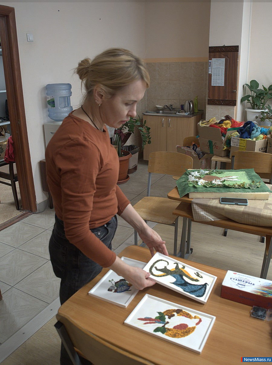   :    2      .          -    