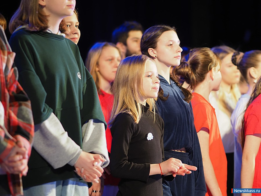 "  !"    1/4   .        , ,  ,   -