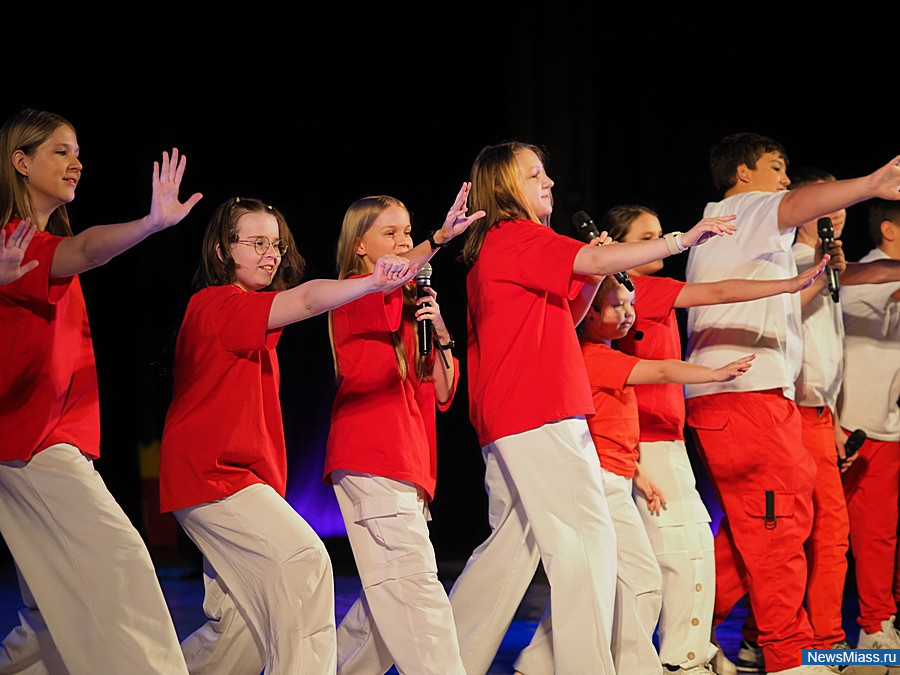 "  !"    1/4   .        , ,  ,   -