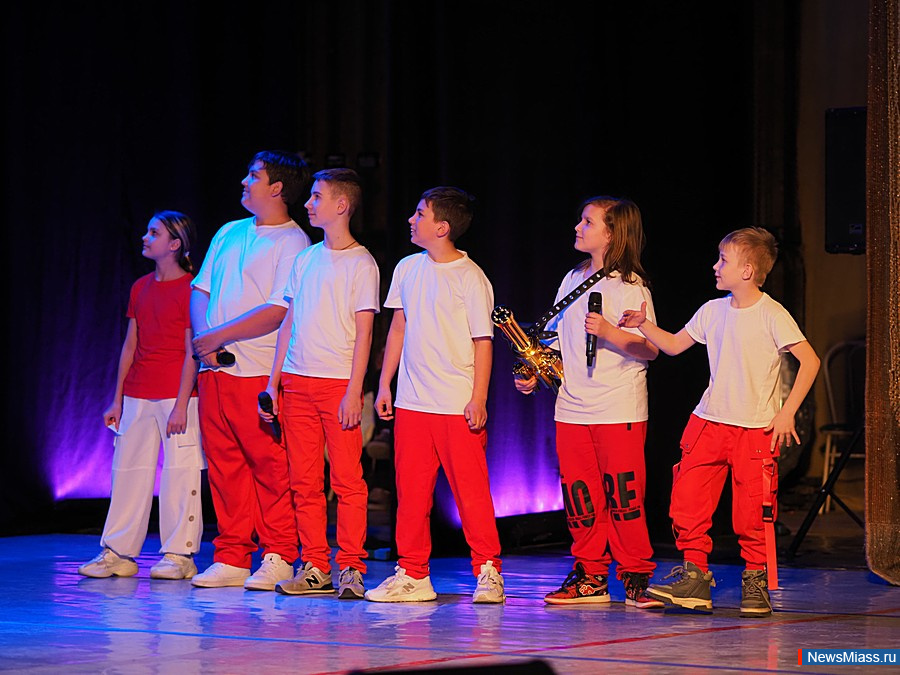 "  !"    1/4   .        , ,  ,   -