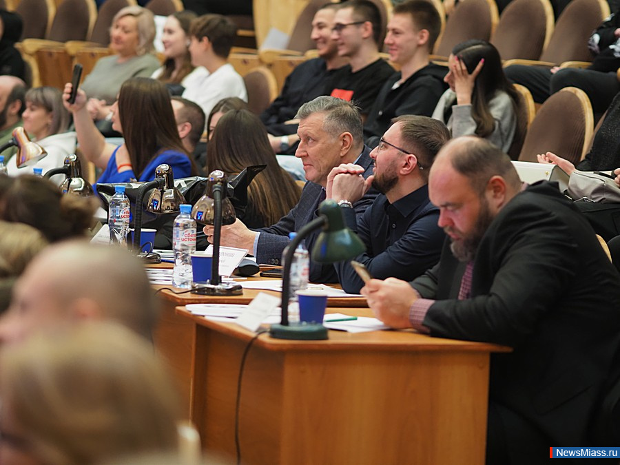 "  !"    1/4   .        , ,  ,   -