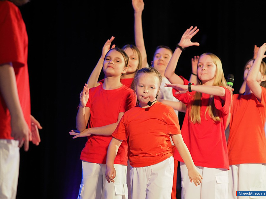 "  !"    1/4   .        , ,  ,   -