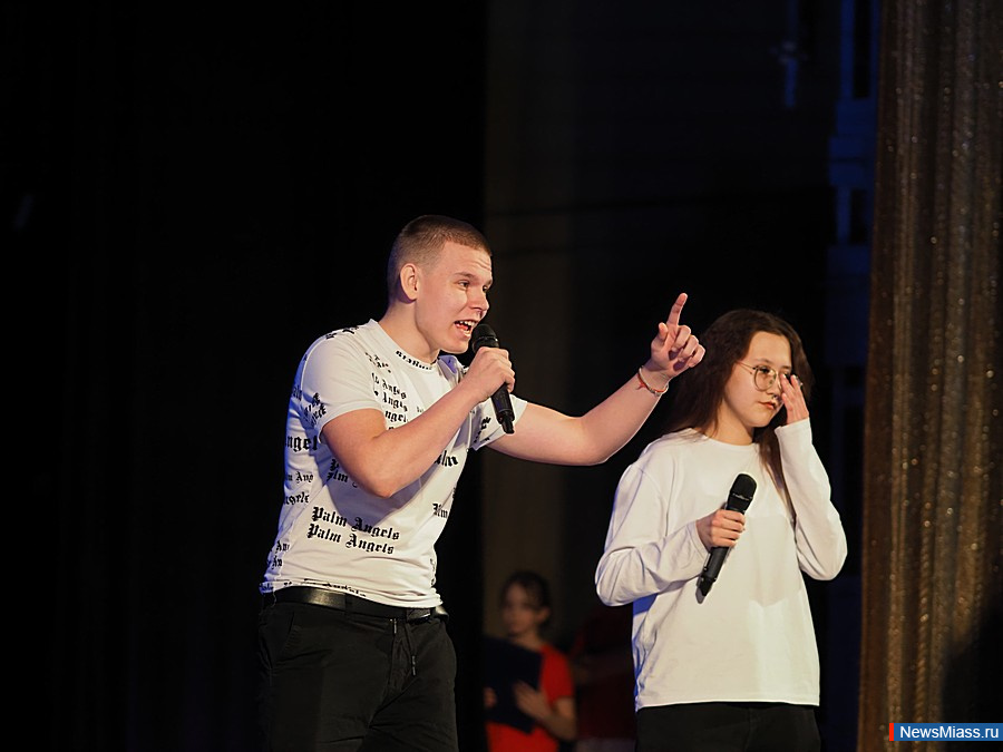 "  !"    1/4   .        , ,  ,   -