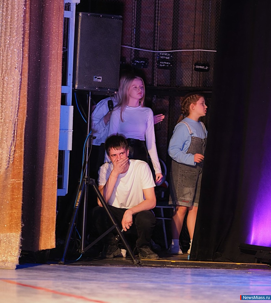 "  !"    1/4   .        , ,  ,   -