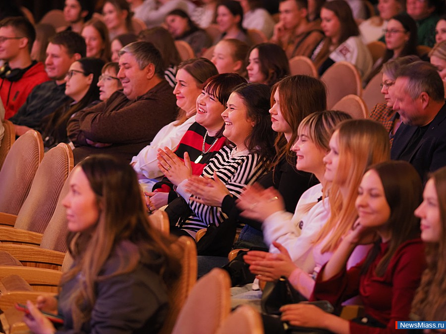 "  !"    1/4   .        , ,  ,   -