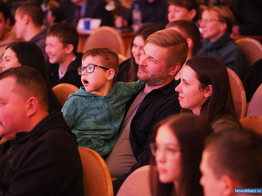 "  !"    1/4   .        , ,  ,   -