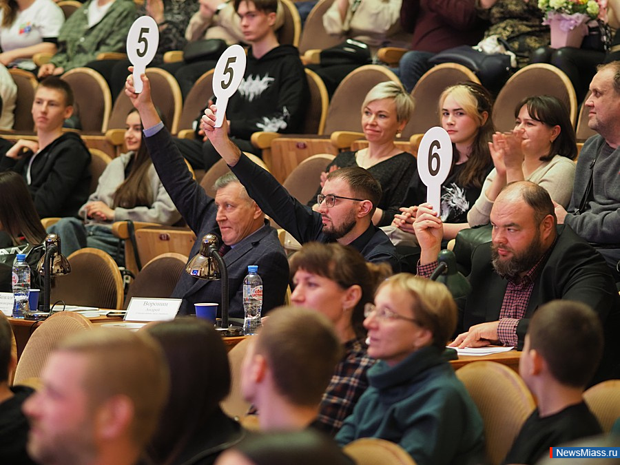 "  !"    1/4   .        , ,  ,   -