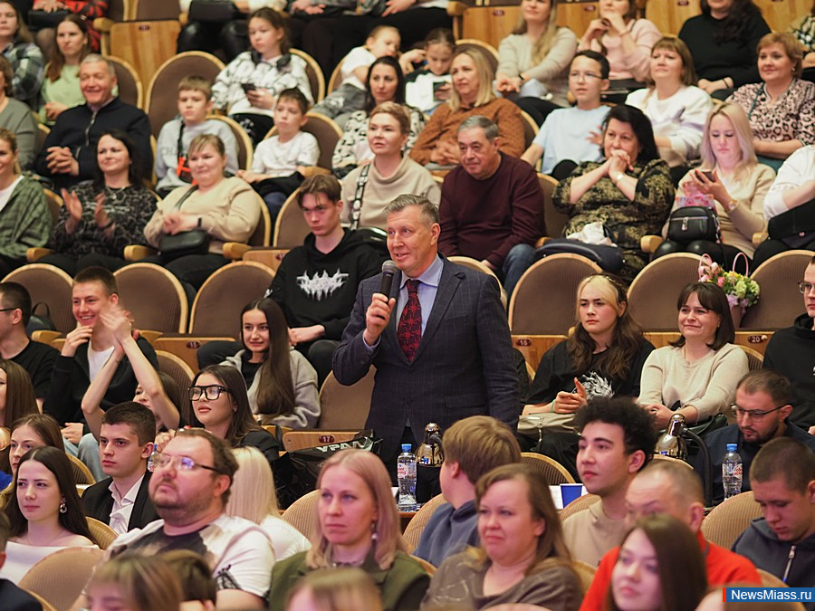 "  !"    1/4   .        , ,  ,   -