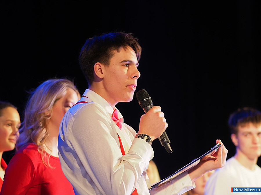 "  !"    1/4   .        , ,  ,   -