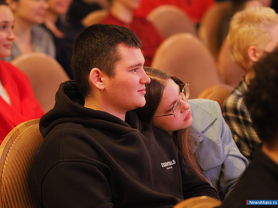 "  !"    1/4   .        , ,  ,   -