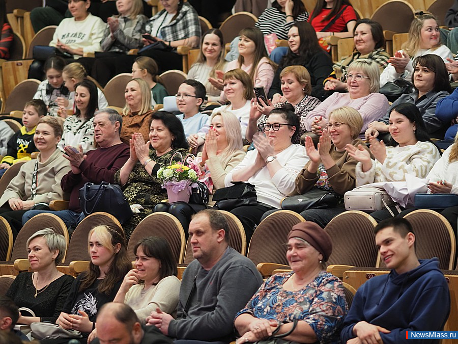 "  !"    1/4   .        , ,  ,   -