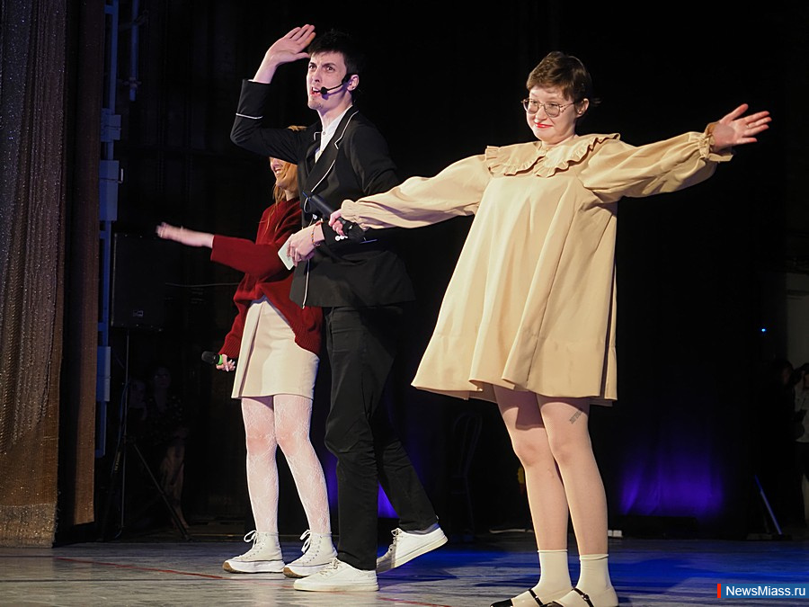 "  !"    1/4   .        , ,  ,   -