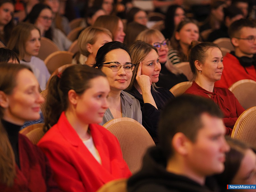 "  !"    1/4   .        , ,  ,   -